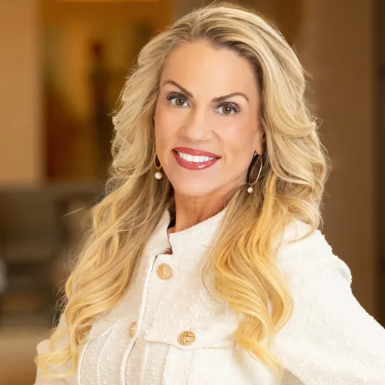 Valerie Bracchi, Agent in  - Compass