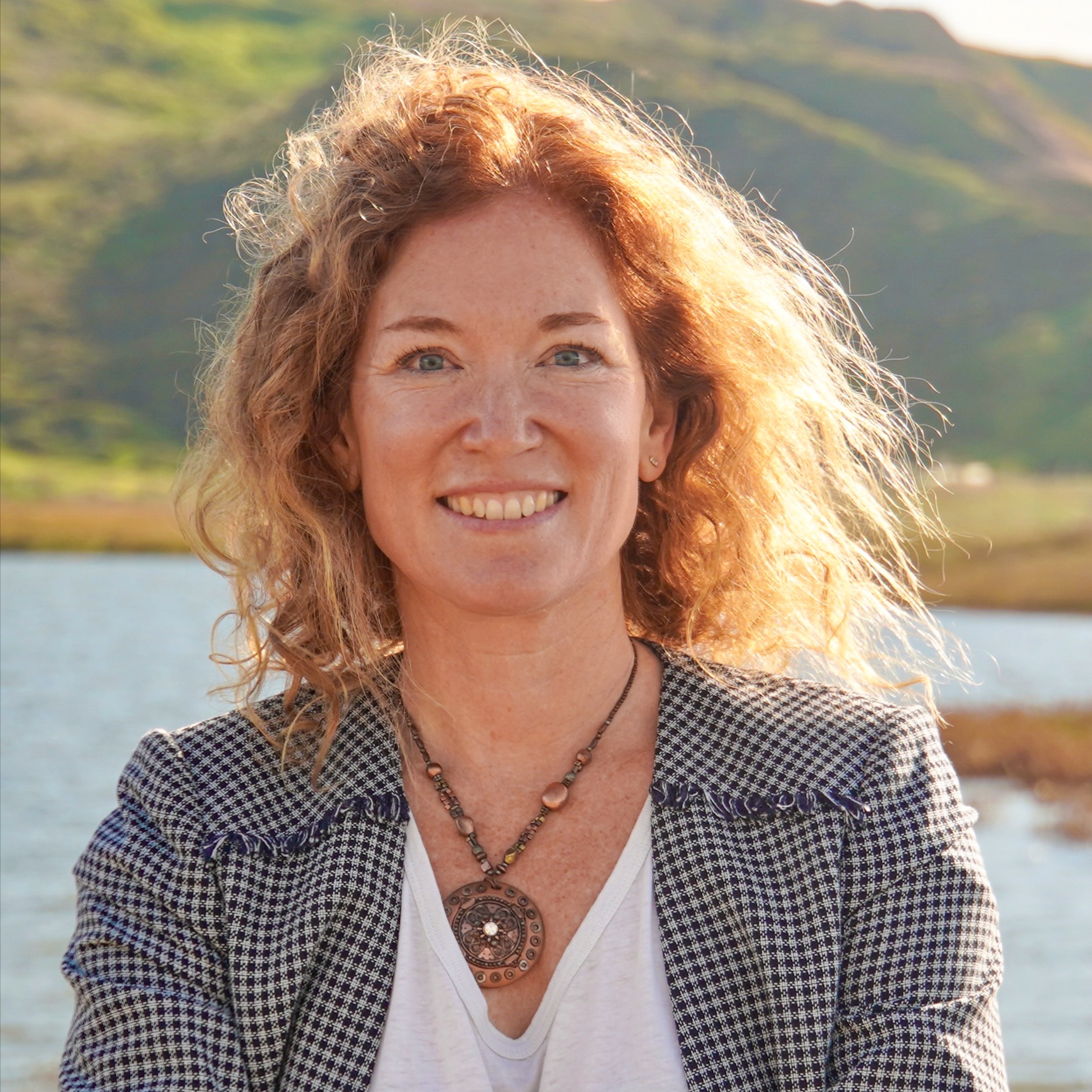 Headshot of Thais Derich