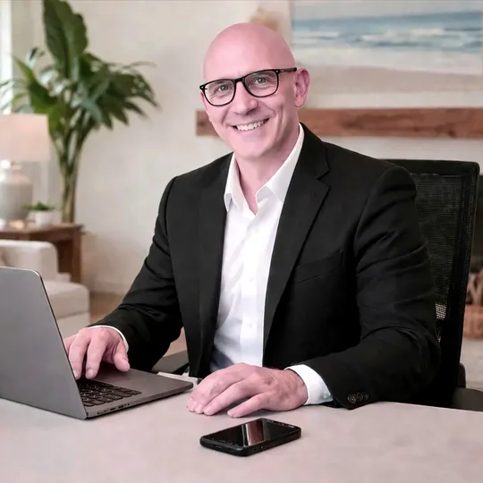 Louis Alayza, Agent in  - Compass