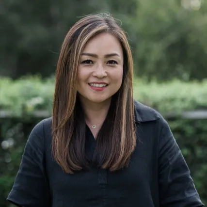 Yoko McGrath, Agent in  - Compass