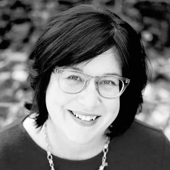 Tina Summers, Agent in  - Compass