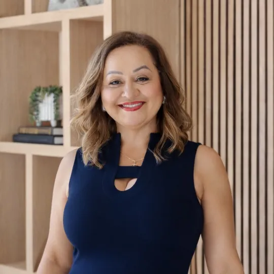 Wanda Arias, Agent in  - Compass