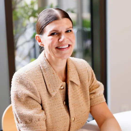 Lesha Engels, Agent in  - Compass