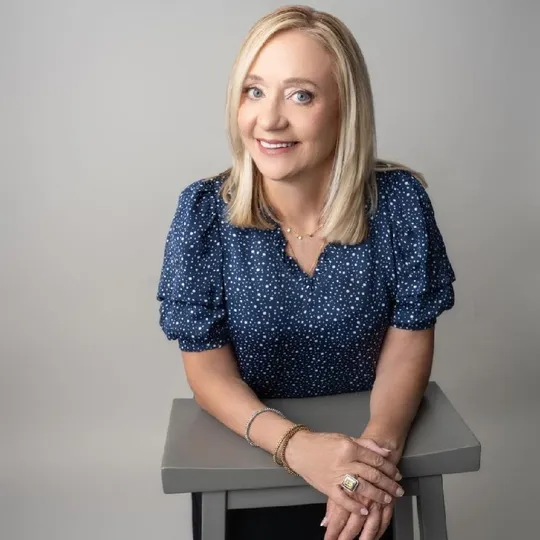 Cindy Schupp, Agent in  - Compass