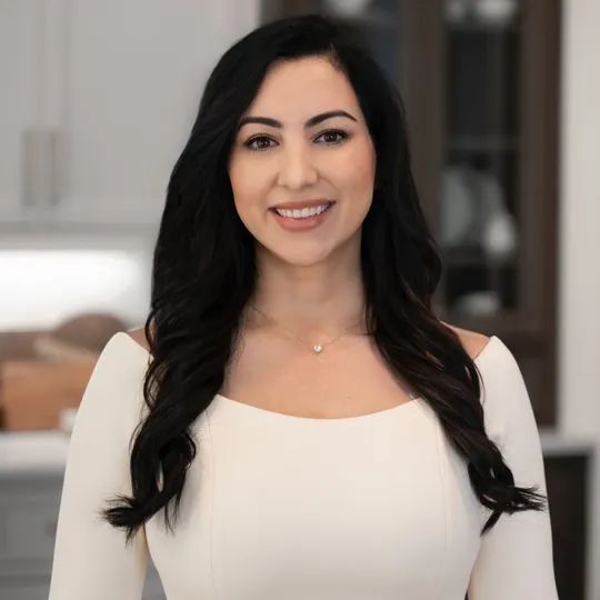 Amanda Alves, Agent in  - Compass