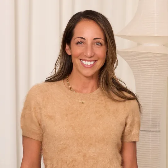 Tamara Abir, Agent in  - Compass