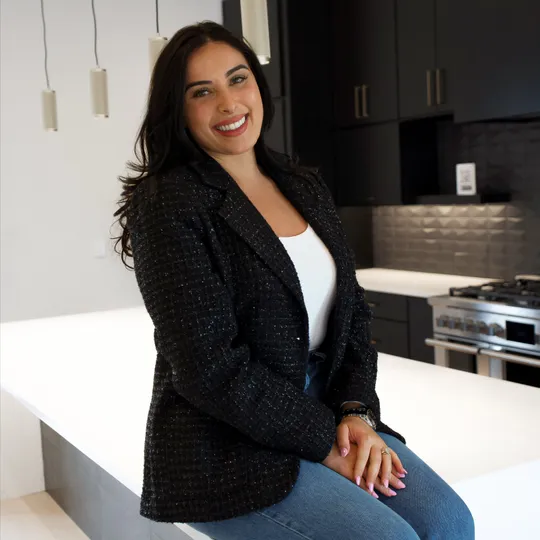 Caitlin Comaroto, Agent in  - Compass