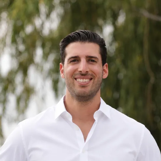 Lawrence Hakimi, Agent in  - Compass