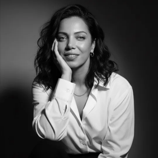 Ella Altayeb, Agent in  - Compass