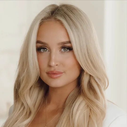 Meghan Manzo, Agent in  - Compass