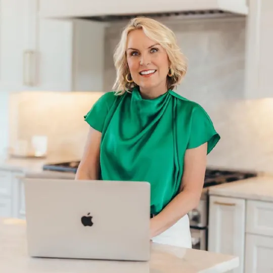 Kim Mundorff, Agent in  - Compass