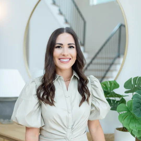 Natalie Dean, Agent in  - Compass