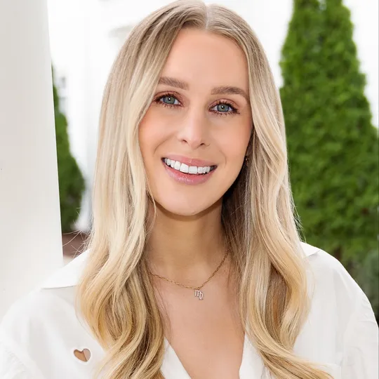 Dana Lohr, Agent in  - Compass