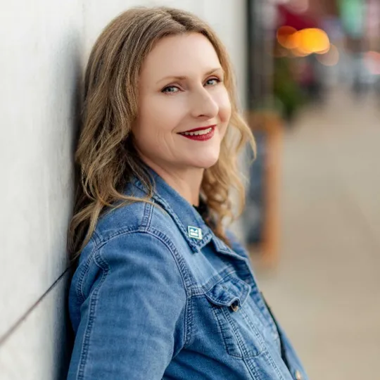 Lisa Johnson, Agent in  - Compass