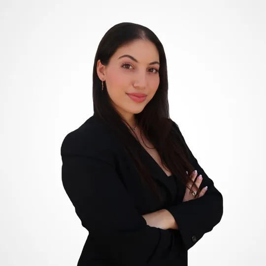 Natalie Zamir, Agent in  - Compass