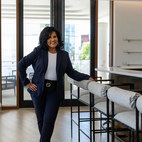 Julie Golding, Agent in  - Compass