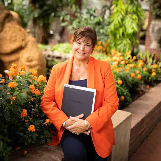 Diana McKay, Agent in  - Compass