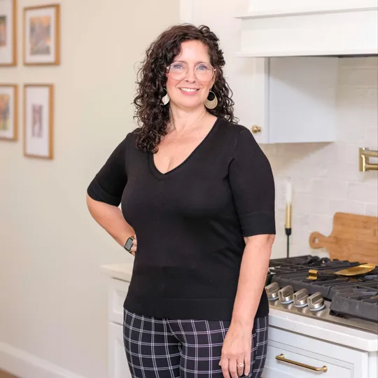 Amy Betourne Smith, Agent in  - Compass