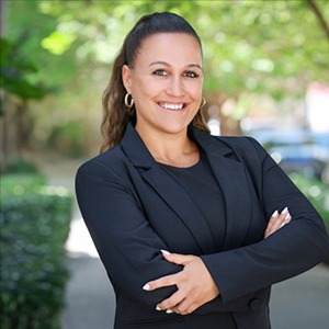 Headshot of Vivien Beres