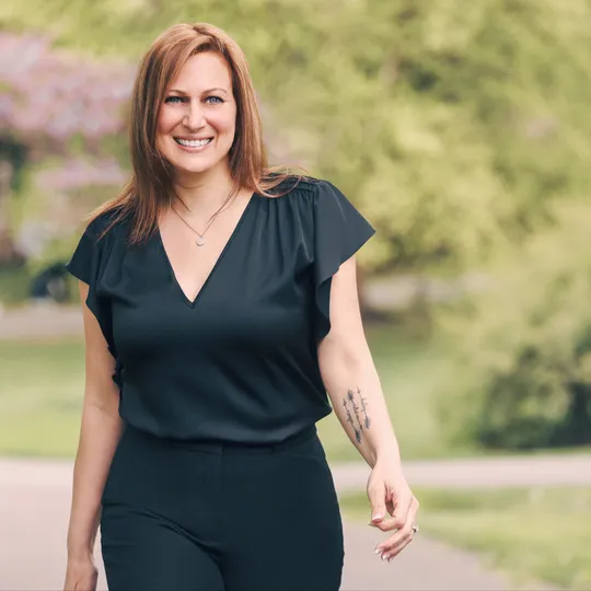 Corinne Quinn, Agent in  - Compass