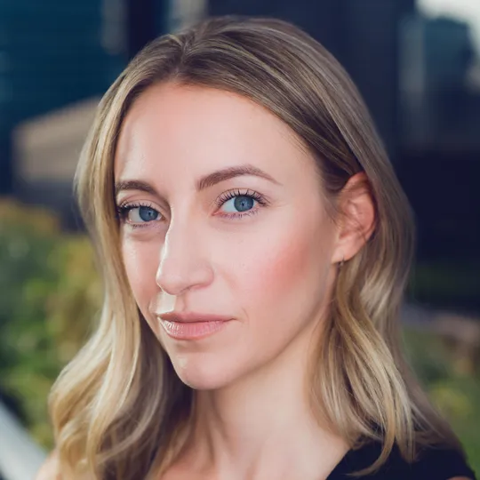 Belle Caplis, Agent in  - Compass