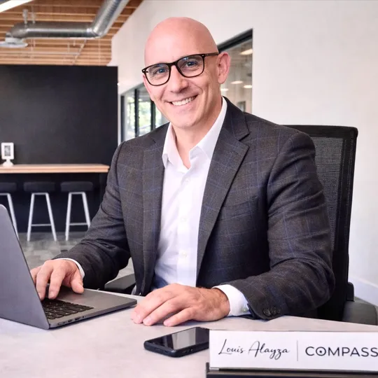 Louis Alayza, Agent in  - Compass