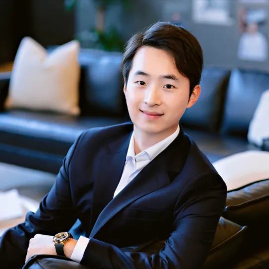 Ricky Lee, Agent in  - Compass