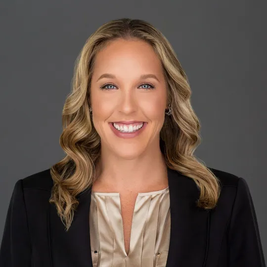 Lisa Echea, Agent in  - Compass