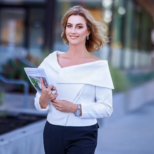 Karina Zakharov, Agent in  - Compass