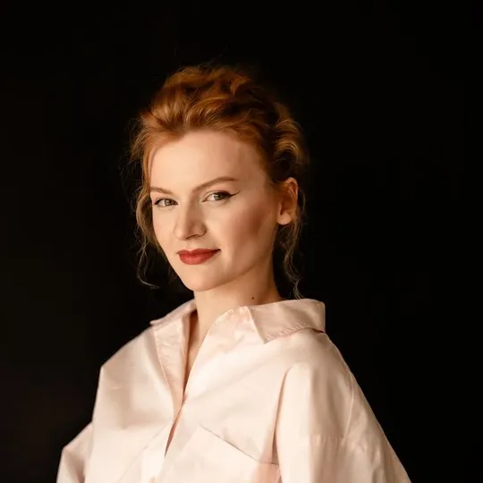 Yuliia Kindzerska, Agent in  - Compass