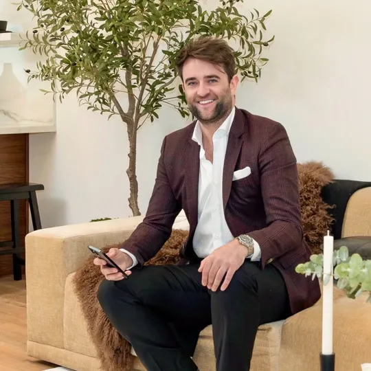 Shane Nugent, Agent in  - Compass