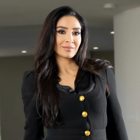 Zohra Azizi, Agent in  - Compass