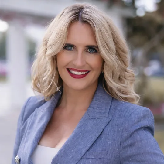 Jennifer Schipper, Agent in  - Compass
