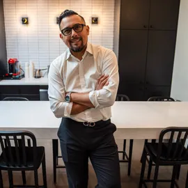 Charlie Coronado, Agent in  - Compass