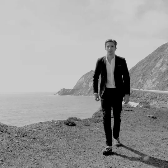 Sean Matthews, Agent in  - Compass