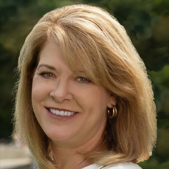 Lisa Andreoli, Agent in  - Compass