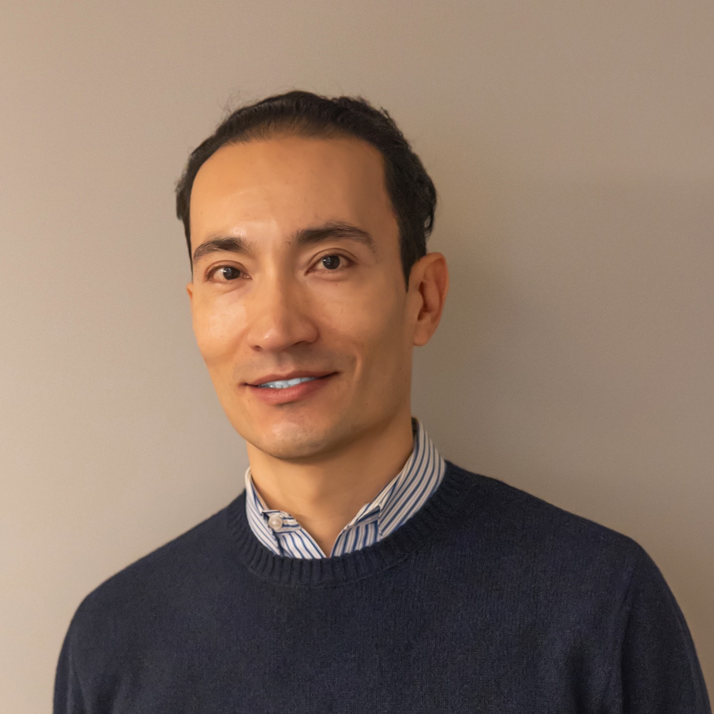 Headshot of Alex Lopez