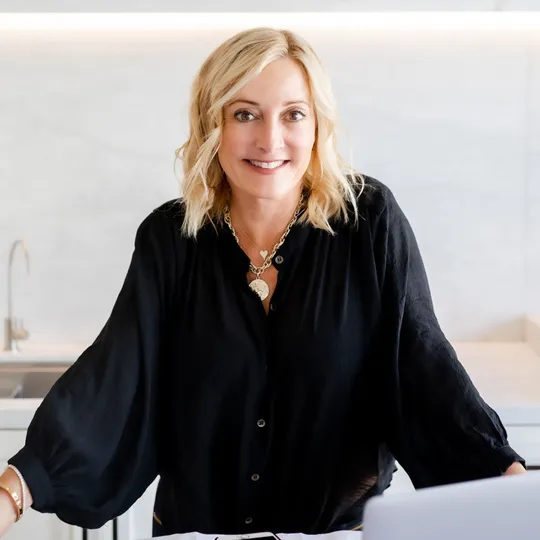 Julia Duncan, Agent in  - Compass