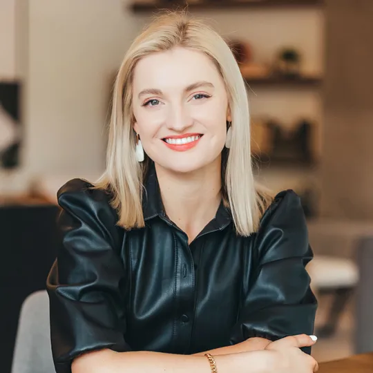 Brielle Oakley, Agent in  - Compass