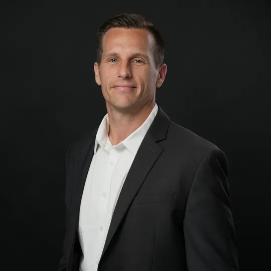 Mac Kaland, Agent in  - Compass