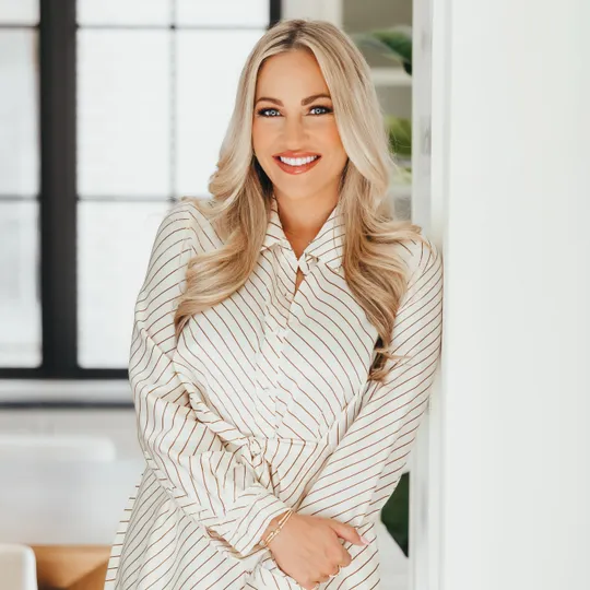 Lexie Smith, Agent in  - Compass