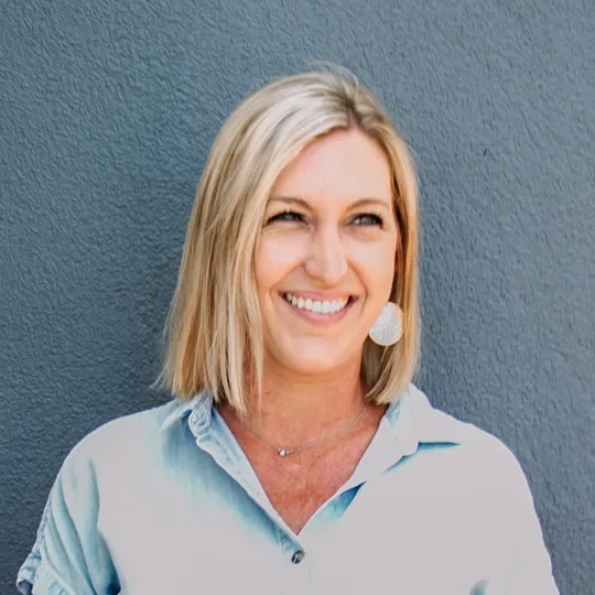 Claire Namdar, Agent in  - Compass