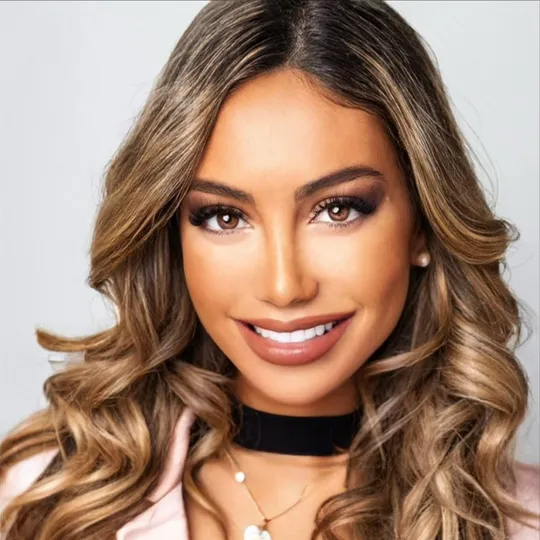 Carla Lopez, Agent in  - Compass