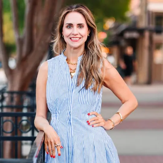 Amy Jones, Agent in  - Compass