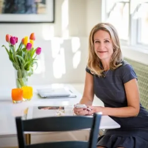 Julie Ray, Agent in  - Compass