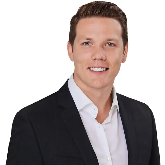 Gerald Pestrikoff, Agent in  - Compass