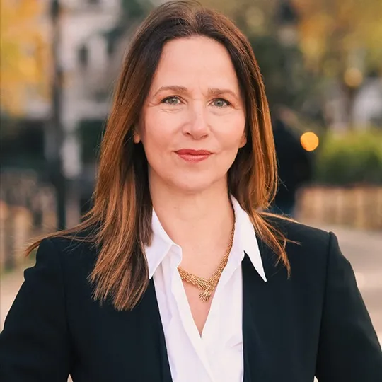 Julie Owen, Agent in  - Compass