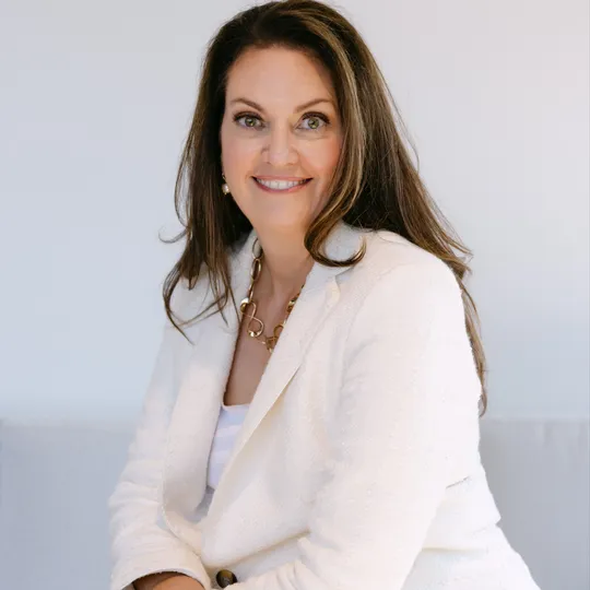 Sabrina Robb, Agent in  - Compass