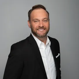 Steven Luppert, Agent in  - Compass