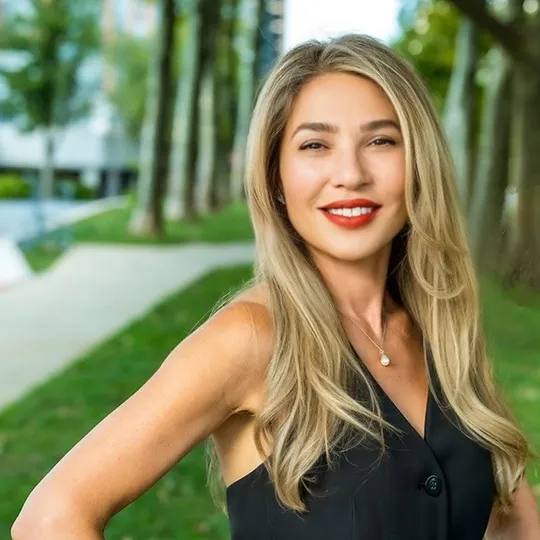 Bita Dayhoff, Agent in  - Compass